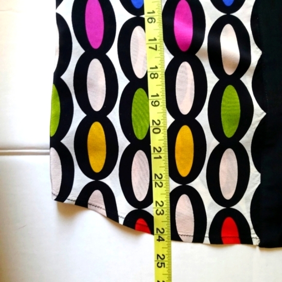 Trina Turk  100 % Silk  Blouse. - Picture 6 of 9